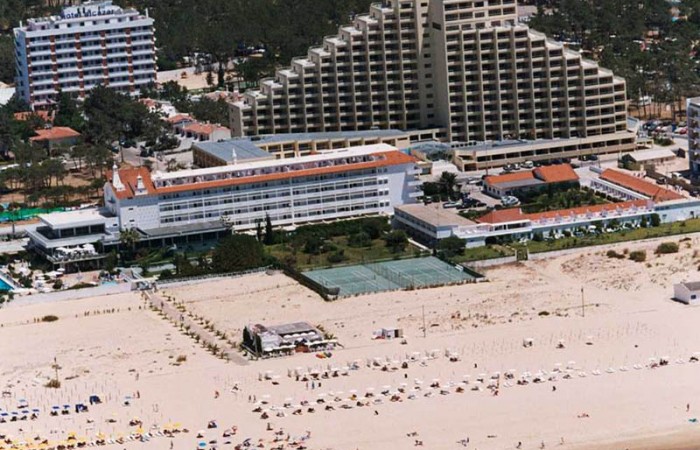 88_yellow-monte-gordo-beach-hotel_12_20110223_0522411-700x450
