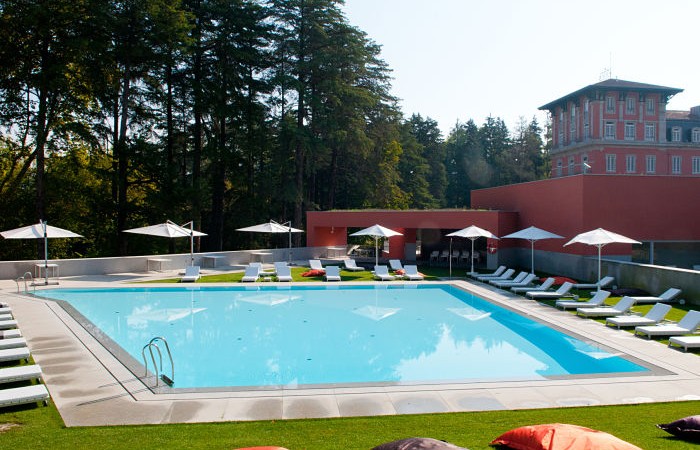 Outdoor-Swimming-Pool_opt-700x450