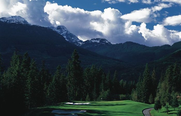 chateau-Whistler_opt-700x450